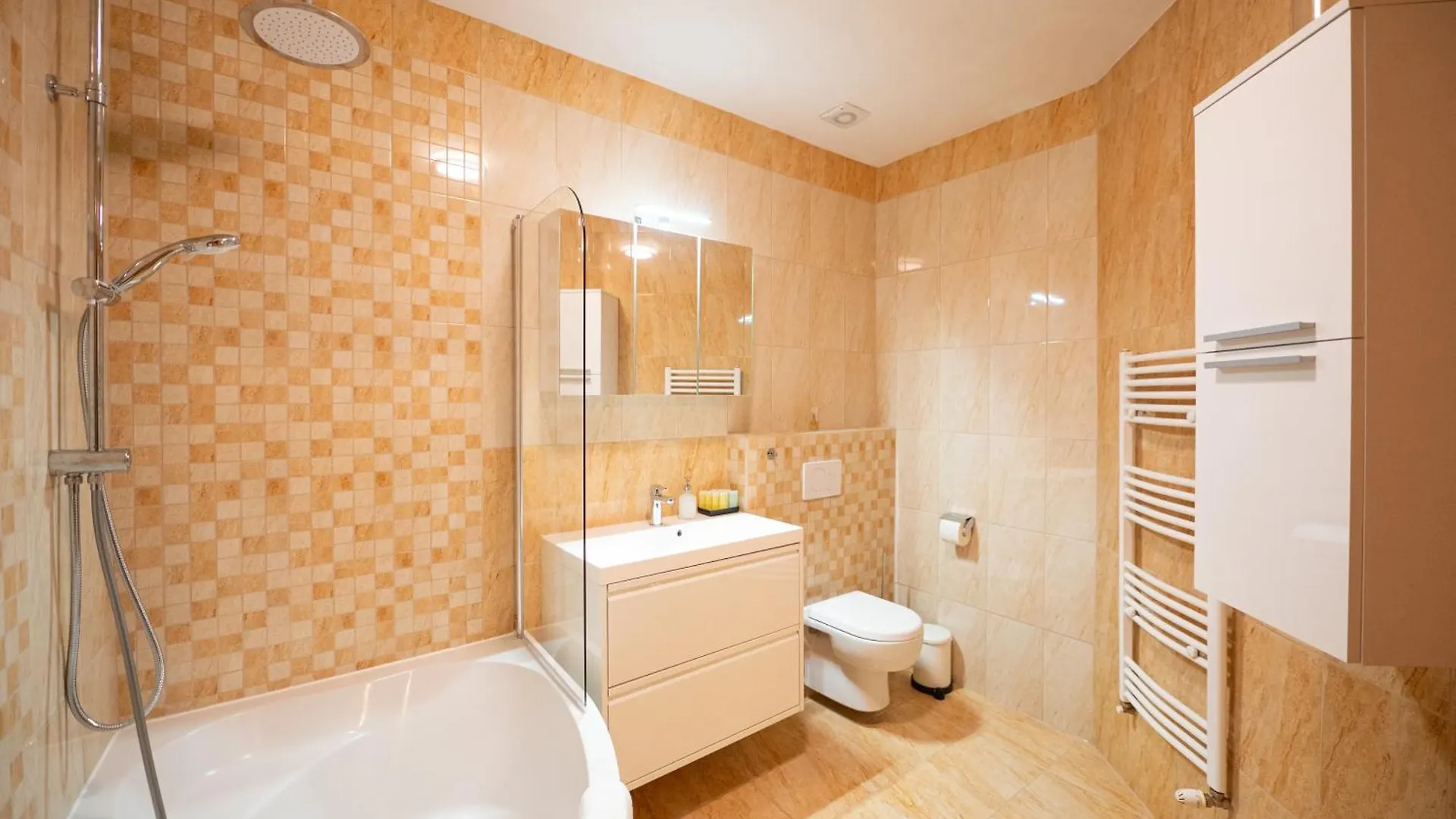 Sarah'S Home With Pool, Wellness, Fitness Budapest Apartment