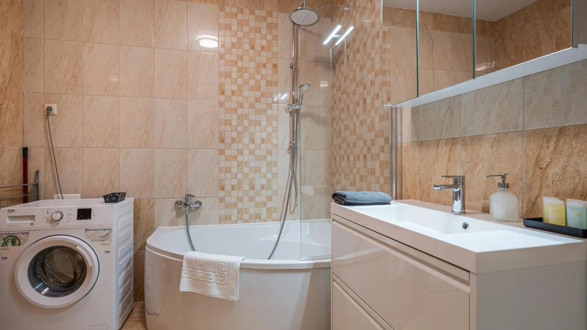 Apartment Sarah'S Home With Pool, Wellness, Fitness Budapest